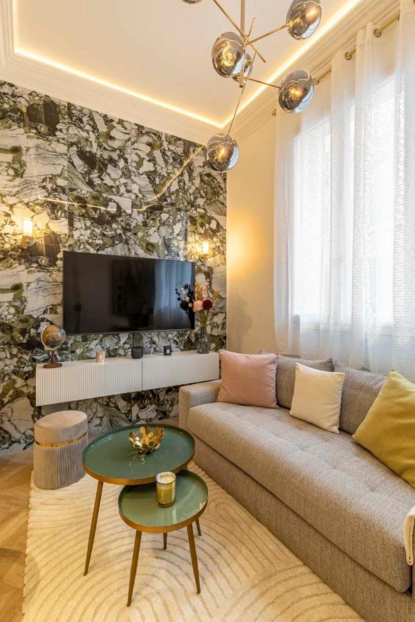 Appartamento Le Des Champs Elysees Parigi